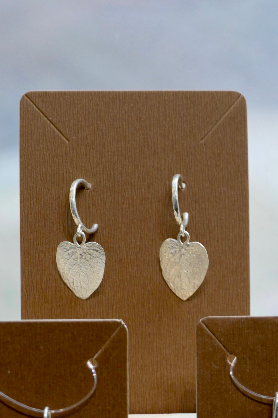 Viola Odotara leaf | Silver earrings