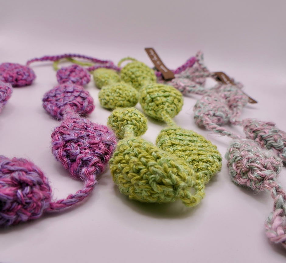 Bicolor crocheted necklace II