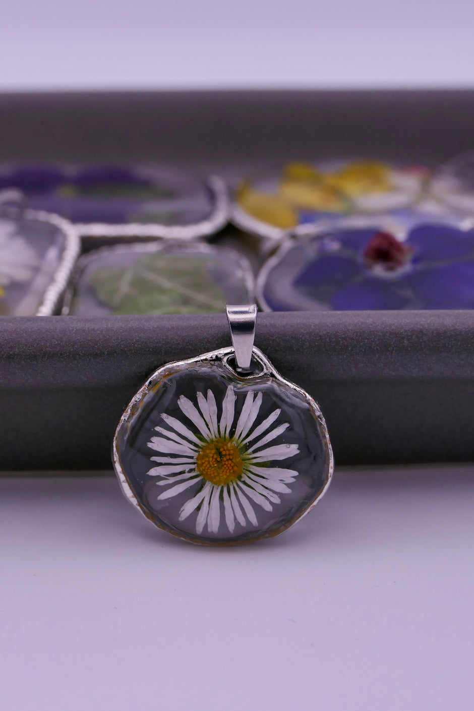 White daisies pendants