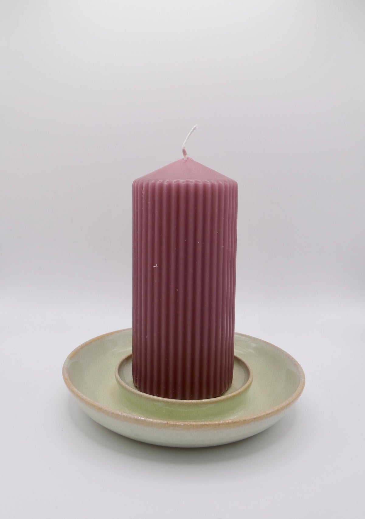 Flat candle holder