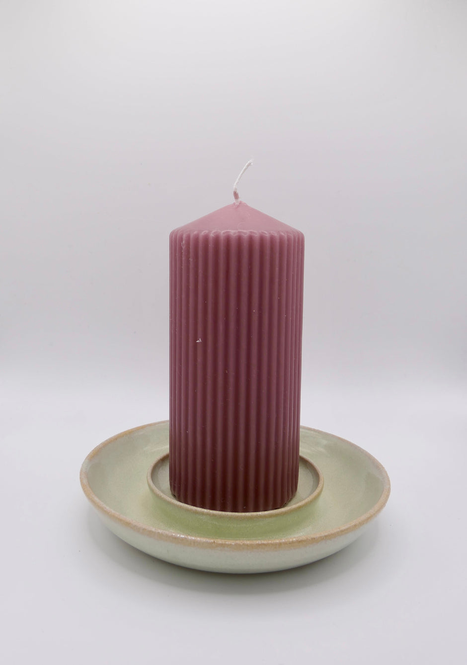 Flat candle holder