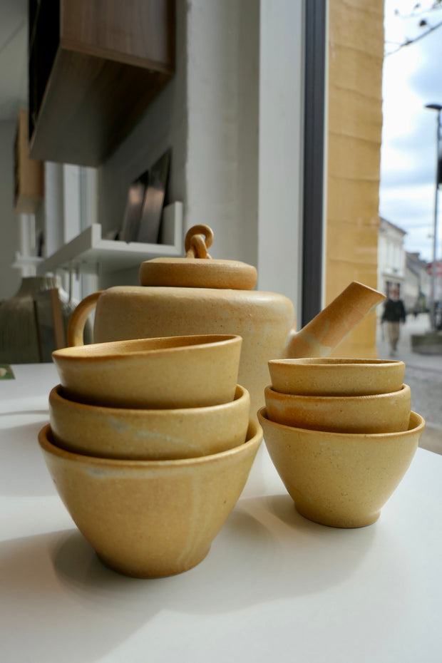 Tiny yellow cups