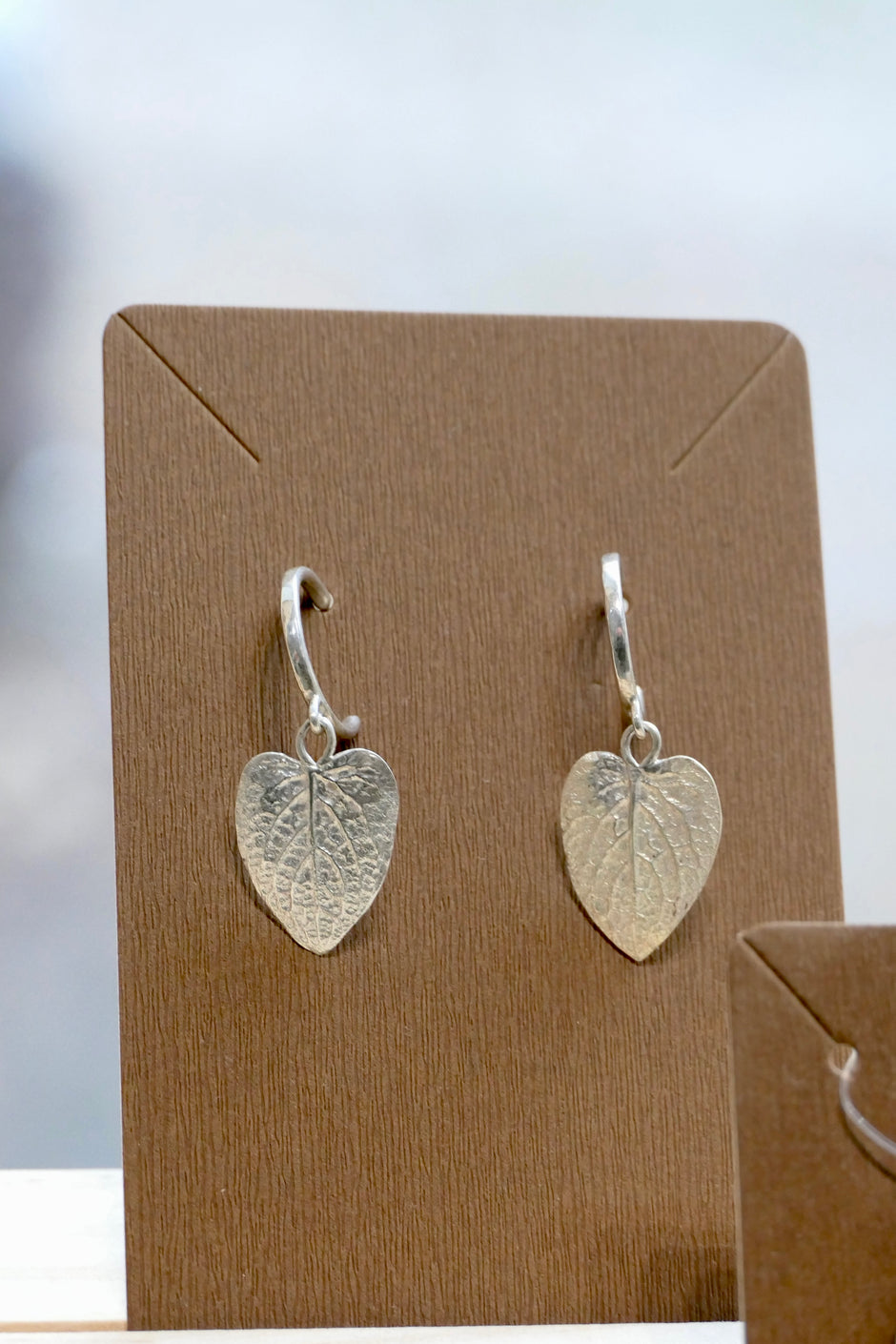 Viola Odotara leaf | Silver earrings