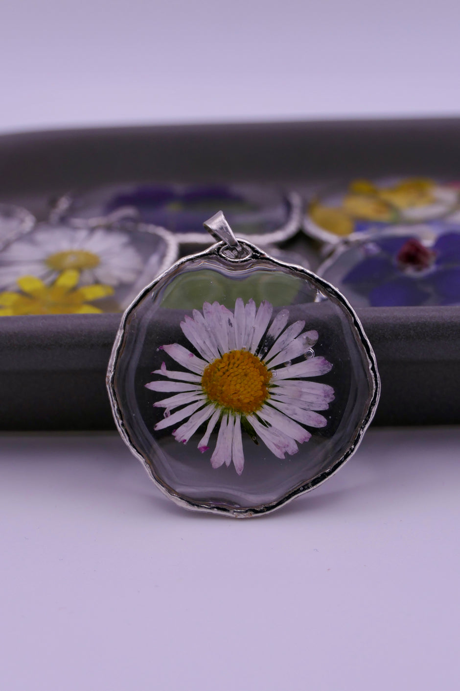 White daisies pendants