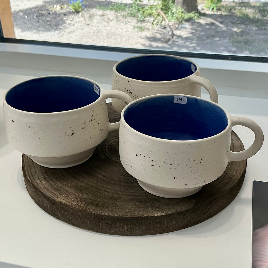 Ultramarine cups with handle