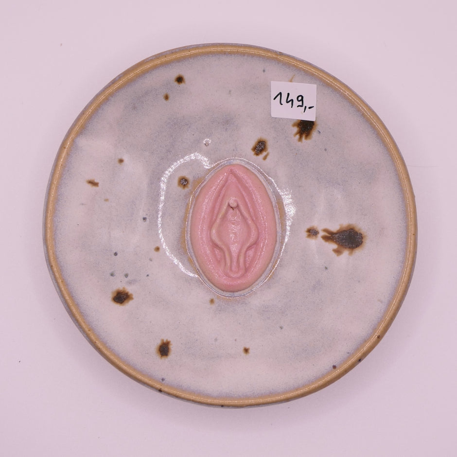 Vulva | Plate
