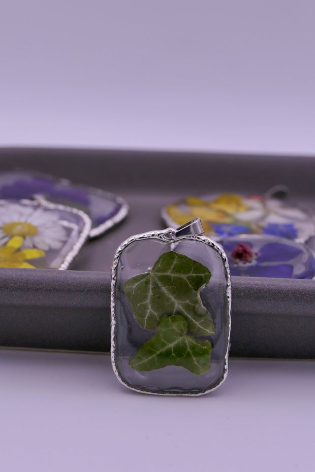 Lucky leaf pendant