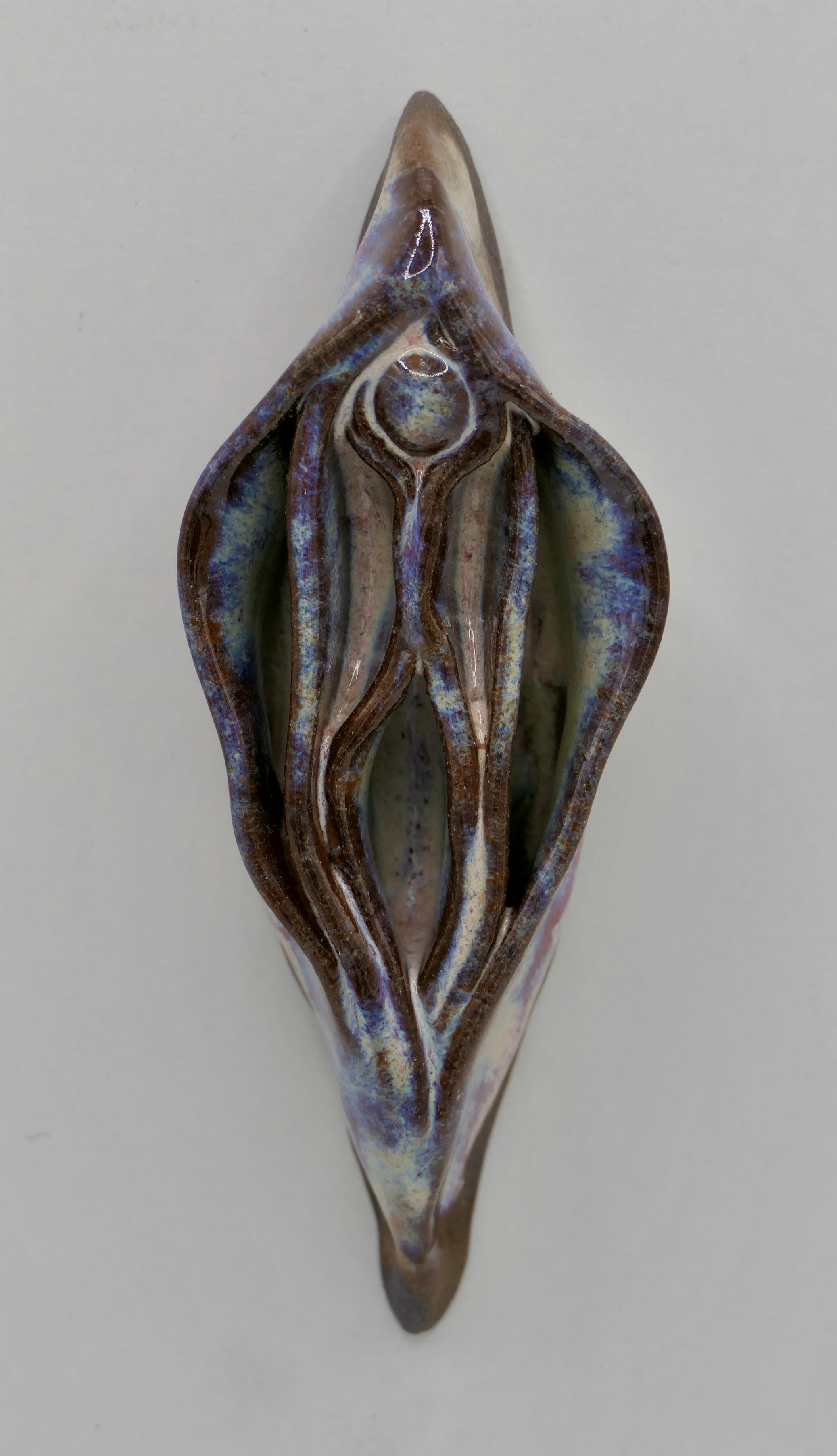 Vulva dark clay
