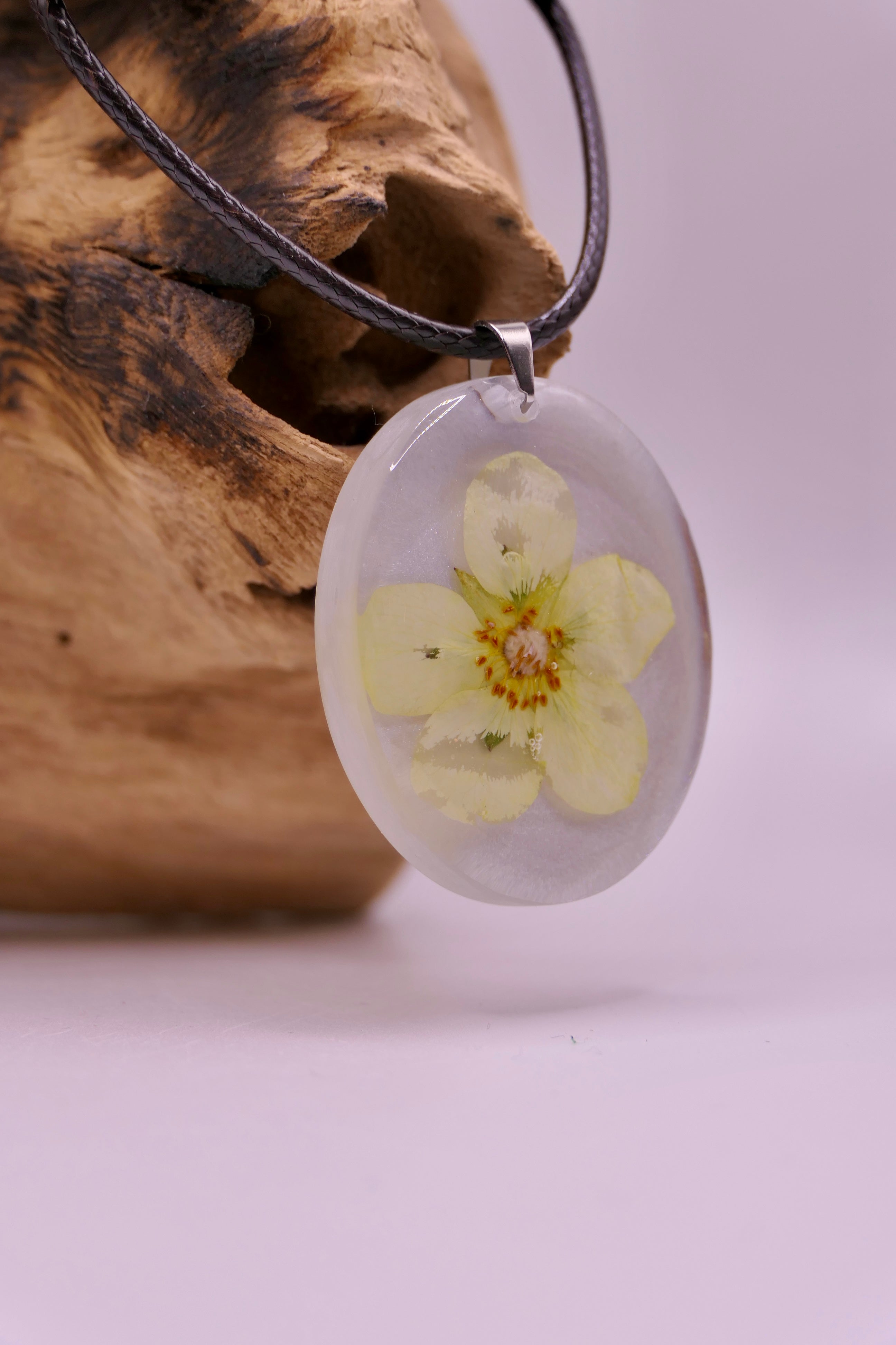 Buttercup flower | Pendant