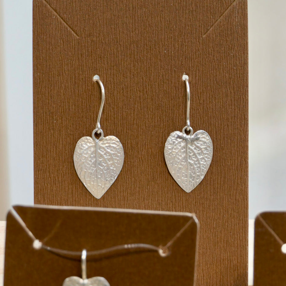 Viola Odotara leaf | Silver earrings