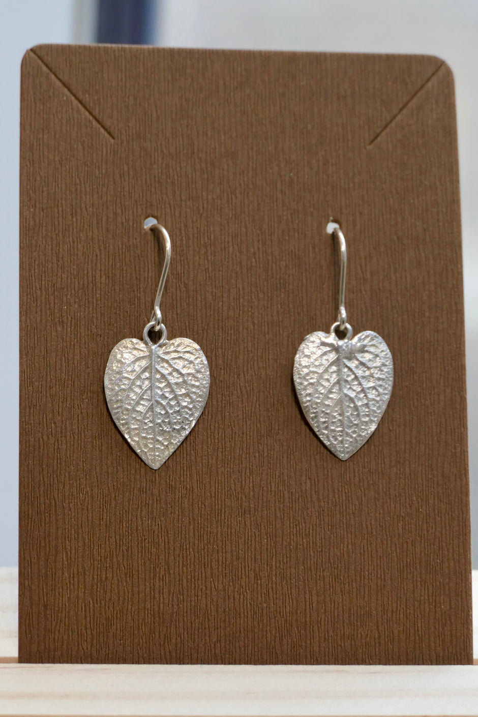 Viola Odotara leaf | Silver earrings