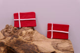 Flag magnets