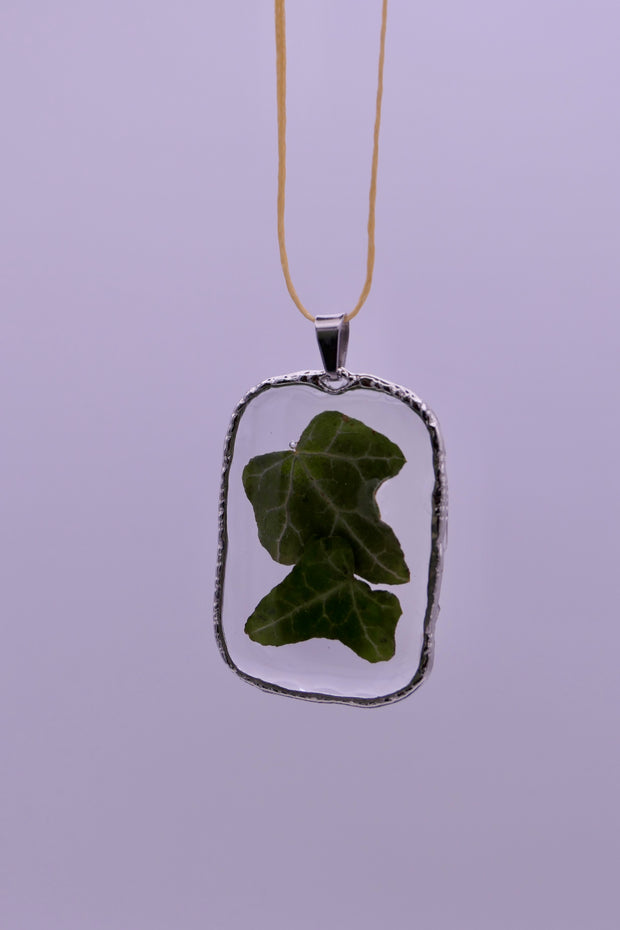 Lucky leaf pendant
