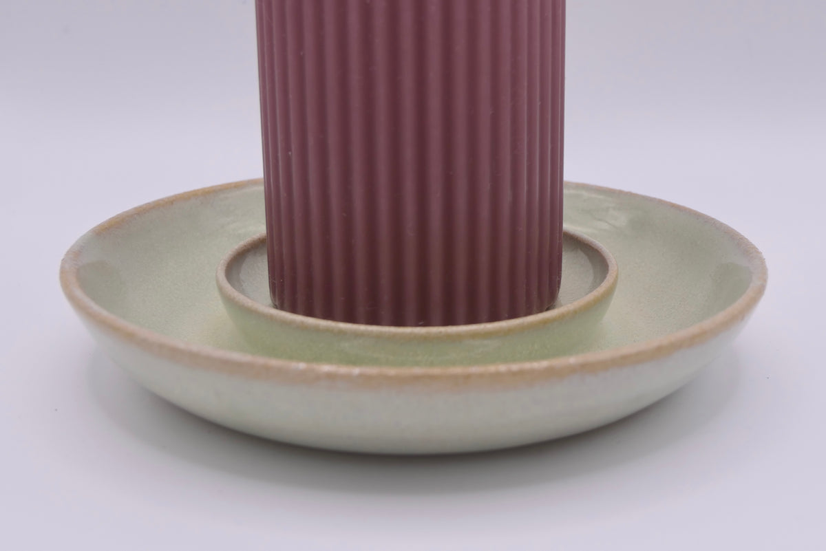 Flat candle holder