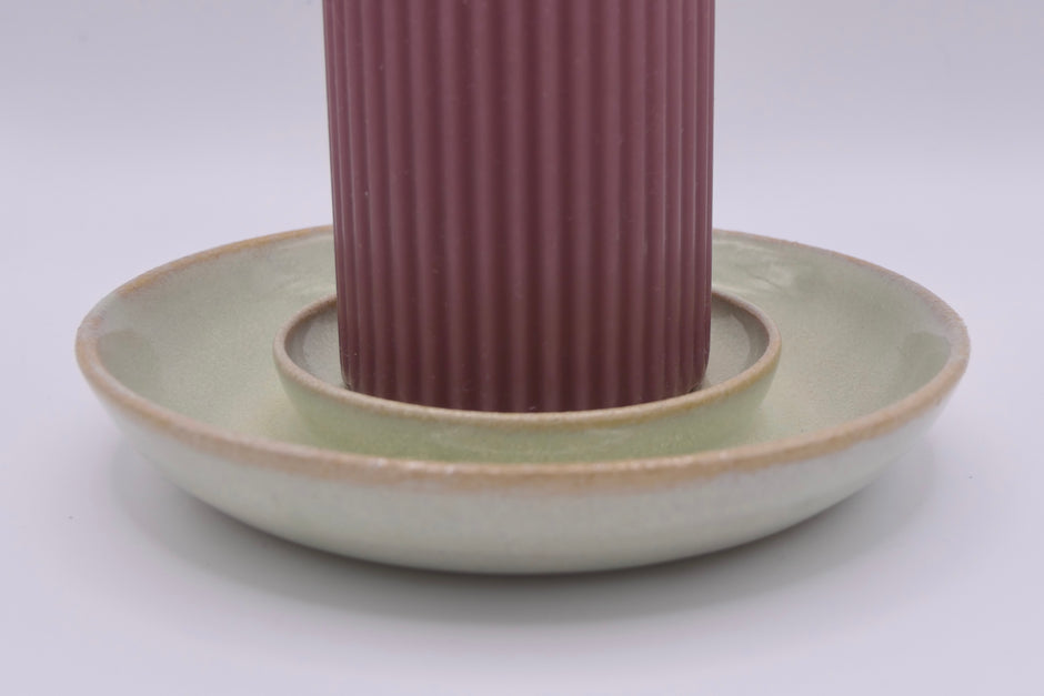 Flat candle holder