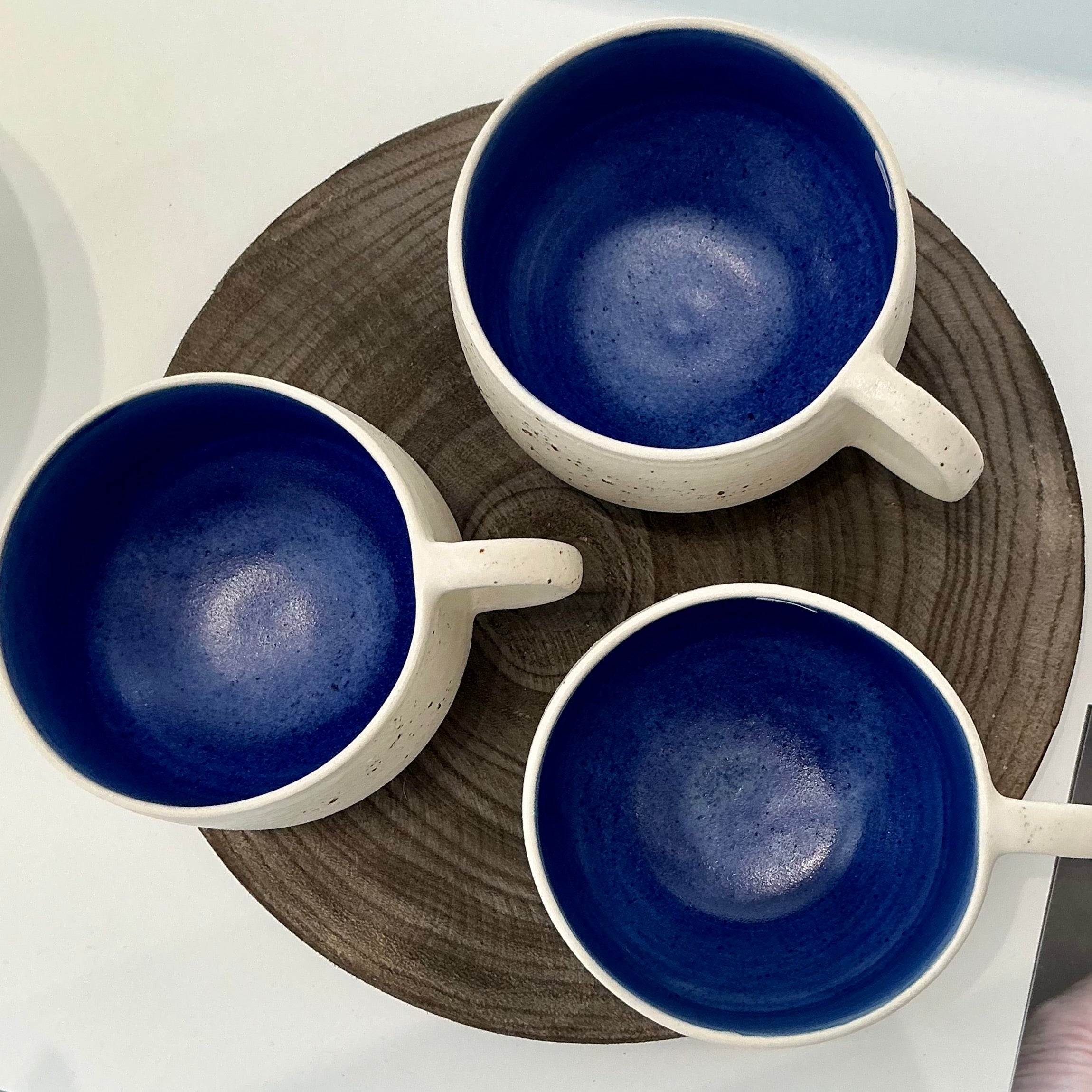 Ultramarine cups with handle