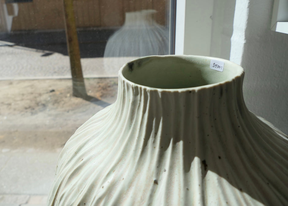 Let vase