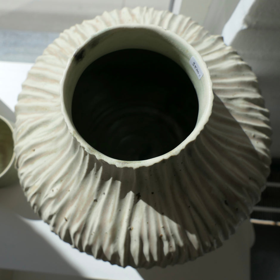 Let vase