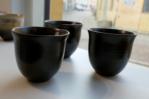 Dark cup